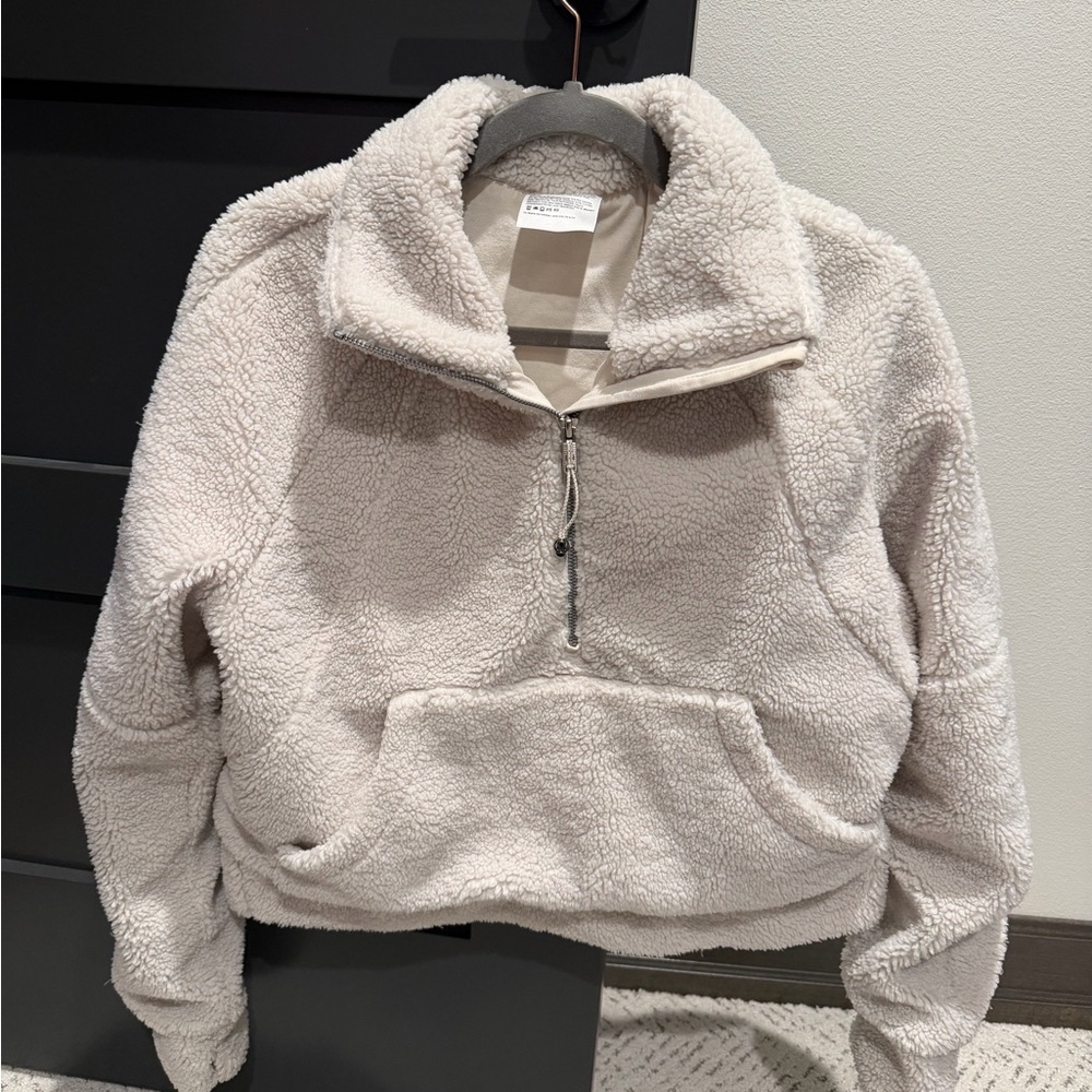 Lululemon cream sherpa scuba